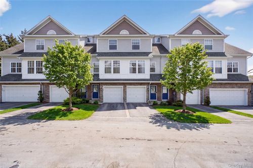 310 Bridgeview Dr, Poughkeepsie, NY, 12601-3933 | Card Image
