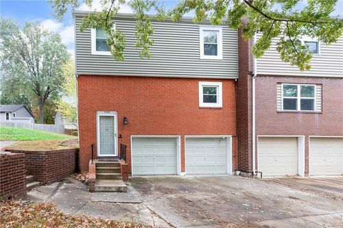 3725 Ne Colonial Dr, Lees Summit, MO, 64064-1919 | Card Image