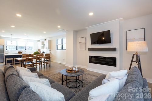 3538 Saker Ln, Charlotte, NC, 28211-2695 | Card Image