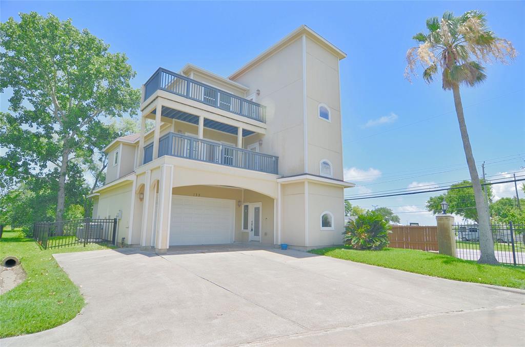 Starboard Dr, Dickinson, TX 77539