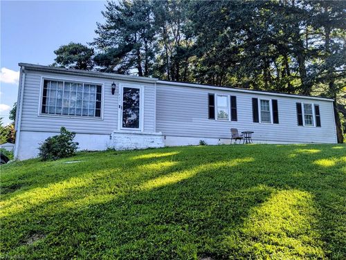 4221 Eck Rd, Jonesville, NC, 28642-9172 | Card Image