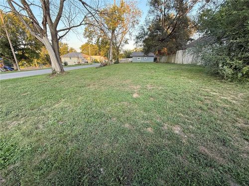 801 S Crane St, Independence, MO, 64050-4604 | Card Image