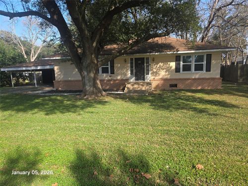 515 Breezy Ln, Wharton, TX, 77488-4051 | Card Image