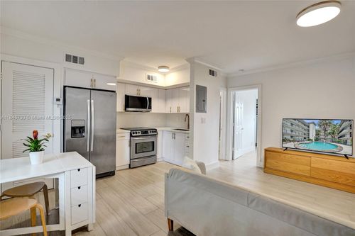 apt-32-924 Se 2nd St, Fort Lauderdale, FL, 33301-3620 | Card Image