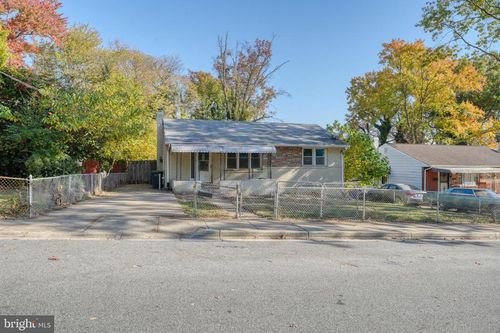 3815 71st Ave, HYATTSVILLE, MD, 20784-2615 | Card Image