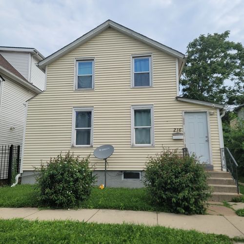 216 Liberty St, Waukegan, IL, 60085-6516 | Card Image