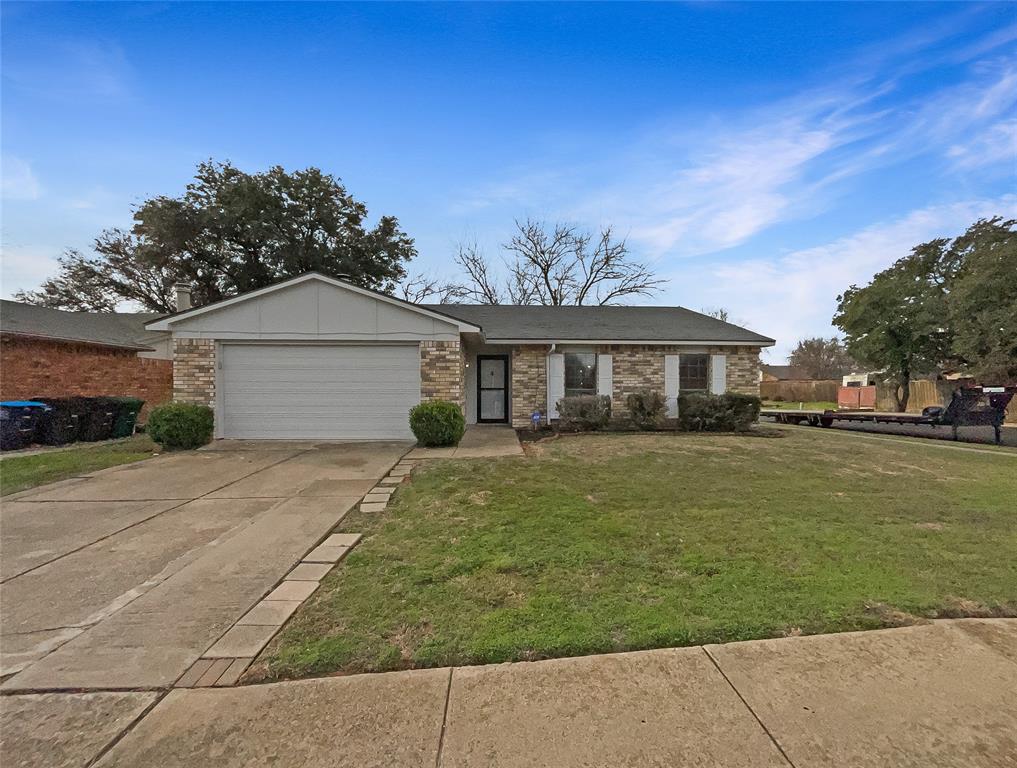 Bridalwreath Dr, Fort Worth, TX 76133