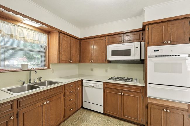 100 Hillcrest St, House other with 3 bedrooms, 2 bathrooms and null parking in Sanger TX | Image 5