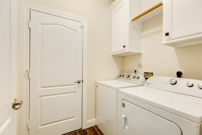 203 Bentwater Ln, House other with 4 bedrooms, 2 bathrooms and 2 parking in Clute TX | Image 26
