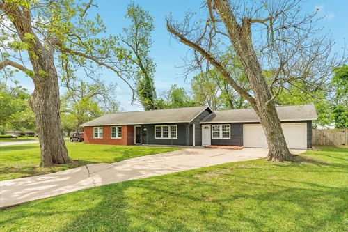 211 Oak Drive, Lake Jackson, TX, 77566 | Card Image