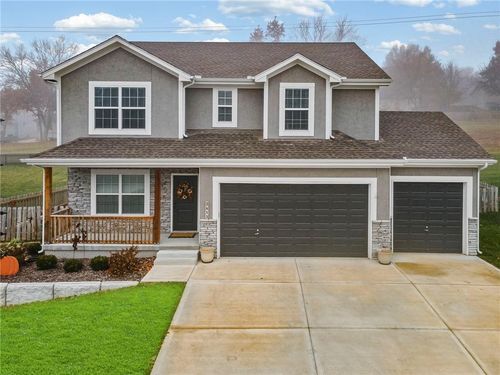 2413 Se Creek Ridge Ct, Blue Springs, MO, 64014-4609 | Card Image