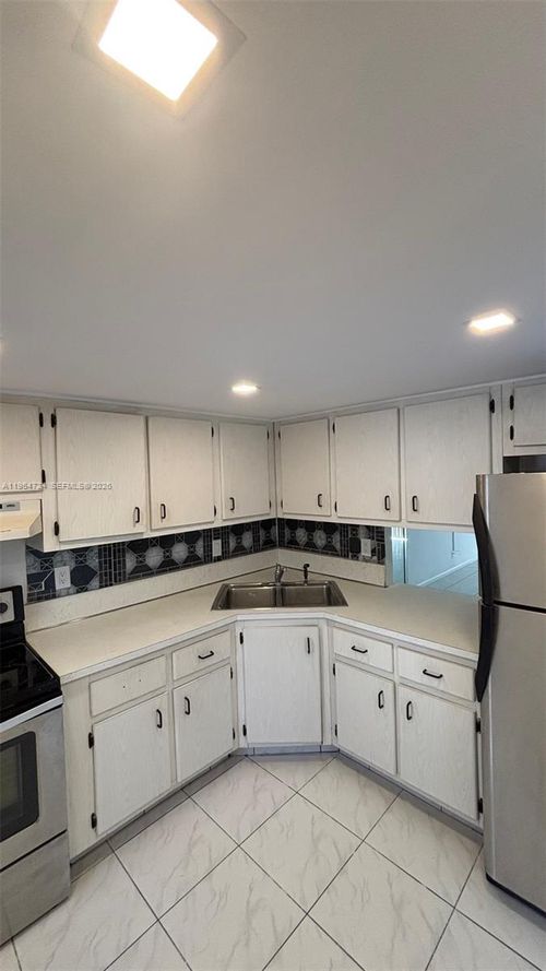 apt-111-4200 Nw 3rd Ct, Plantation, FL, 33317-2801 | Card Image