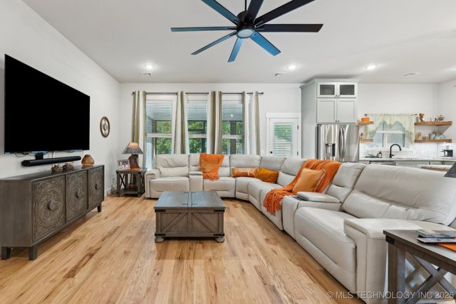 9218 N 141 St East Ave, House other with 3 bedrooms, 2 bathrooms and null parking in Owasso OK | Image 6