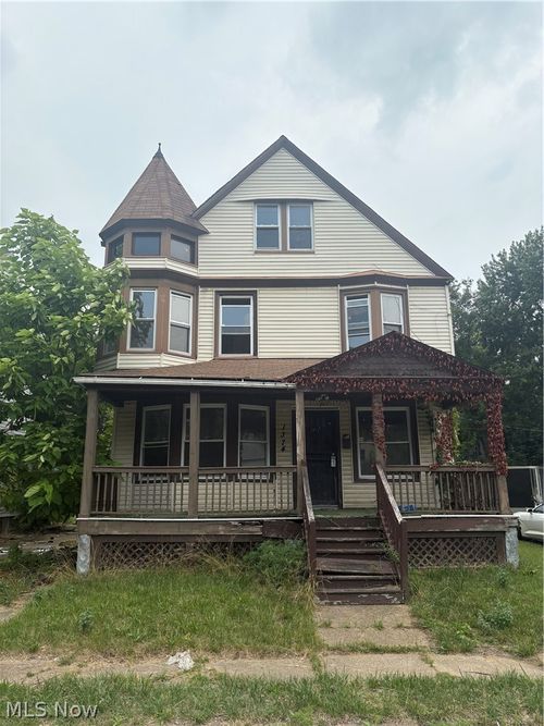 1374 E 91st St, Cleveland, OH, 44106-1032 | Card Image