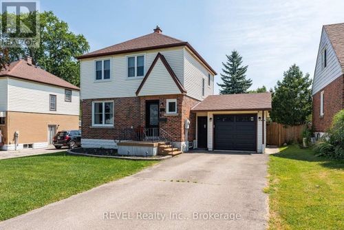 5682 Hanan Ave, Niagara Falls, ON, L2G4E6 | Card Image