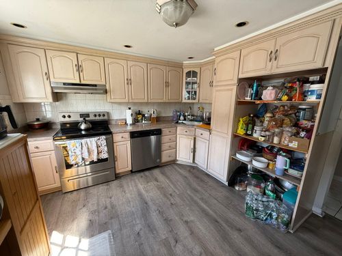21 Eagle St, Selden, NY, 11784-3832 | Card Image