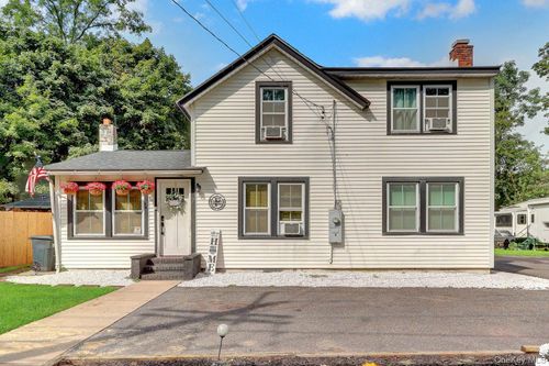 7 Mooney Pond Rd, Coram, NY, 11727-3611 | Card Image