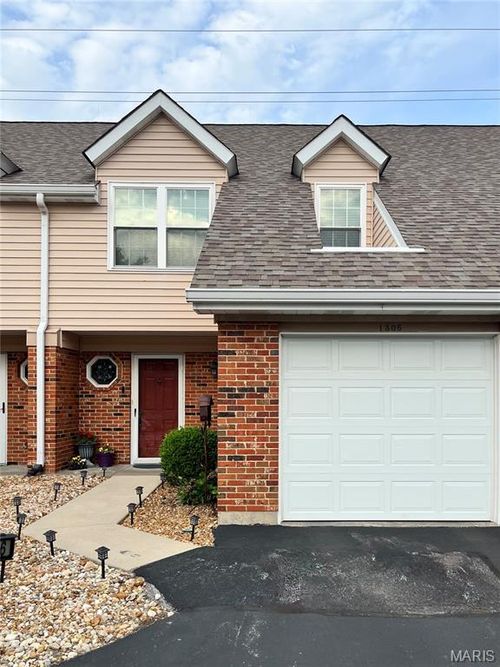 1306 Tahoe Valley Ct, Ballwin, MO, 63021-7641 | Card Image