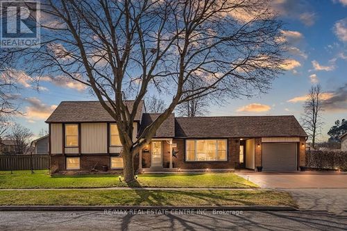 153 The Greenway, Cambridge, ON, N1R6L6 | Card Image