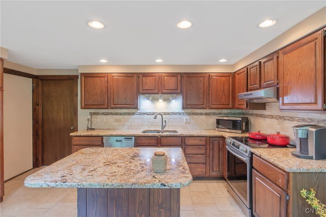 8807 Wandering Way, House other with 3 bedrooms, 3 bathrooms and null parking in Lysander NY | Image 13