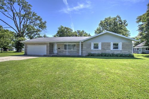 410 N Elm St, Saint Elmo, IL, 62458-1438 | Card Image