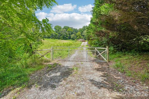 50 Glance Cove Rd, Clyde, NC, 28721-9115 | Card Image