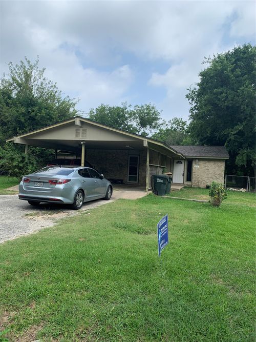 a-and-b-413-415 Live Oak St, Kyle, TX, 78640-9475 | Card Image