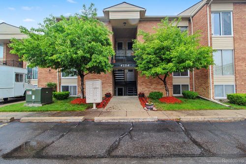 2-4214 Packard St, Ann Arbor, MI, 48108-1543 | Card Image