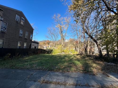 2147 Race St, Cincinnati, OH, 45202-2592 | Card Image