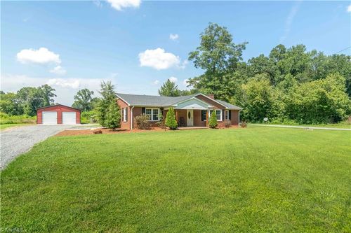 2670 Brook Cove Rd, Walnut Cove, NC, 27052-7294 | Card Image