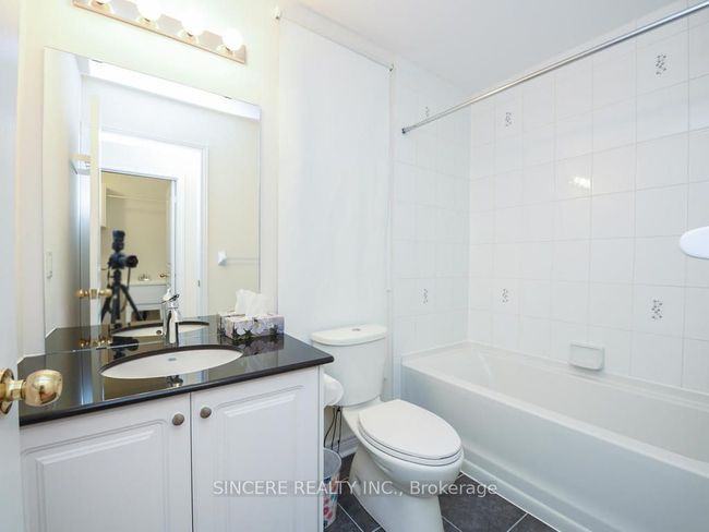 74 Paper Mills Cres, House attached with 3 bedrooms, 3 bathrooms and 1 parking in Richmond Hill ON | Image 15