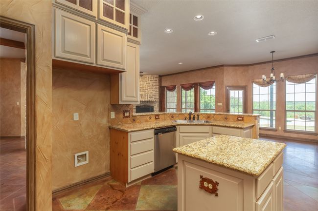 96 Bluff View Dr, House other with 3 bedrooms, 2 bathrooms and null parking in Aledo TX | Image 15