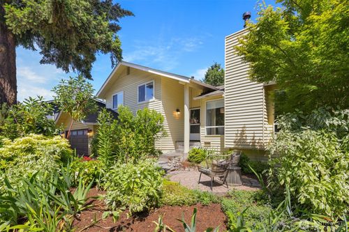 12820 87th Ave Ne, Kirkland, WA, 98034-2656 | Card Image