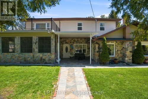 9996 Huron Street, Lambton Shores (Port Franks), ON, N0M2L0 | Card Image