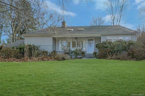 3 Old Town Ln, Halesite, NY, 11743-2212 | Card Image