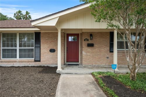 502 Meadowbrook Dr, Corpus Christi, TX, 78412-3017 | Card Image