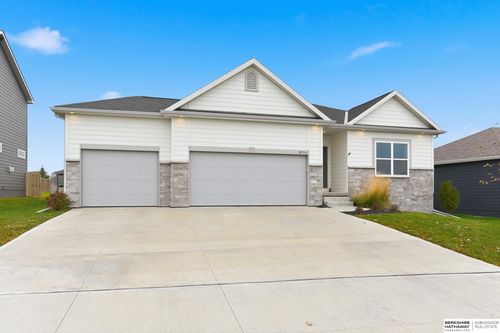 8014 N 167th Ave, Bennington, NE, 68007-2842 | Card Image