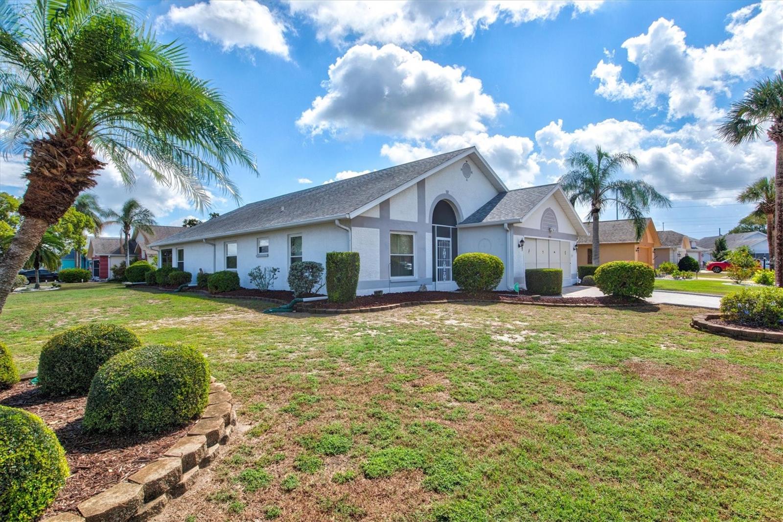 Linger Ln, Sun City Center, FL 33573