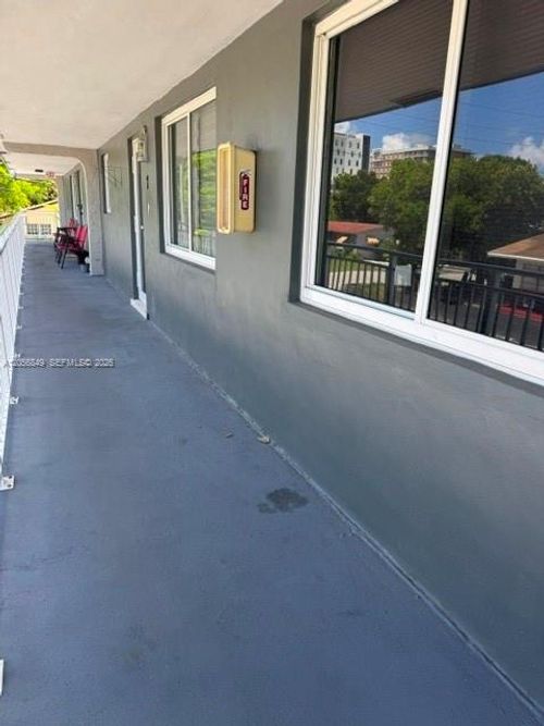 7-920 Se 2nd Ave, Hallandale Beach, FL, 33009-7136 | Card Image