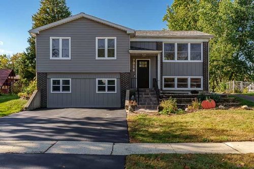 7924 Westview Ln, Woodridge, IL, 60517-3733 | Card Image
