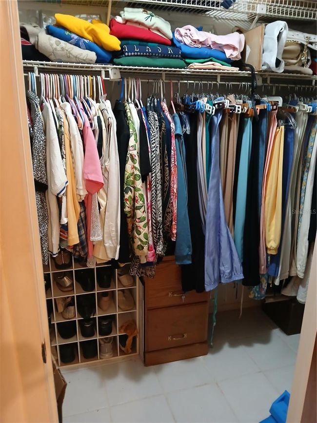 WALK-IN CLOSET | Image 20
