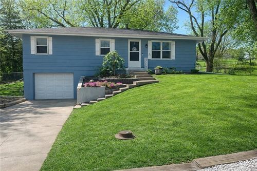 329 Lincoln Dr, Gower, MO, 64454-9125 | Card Image