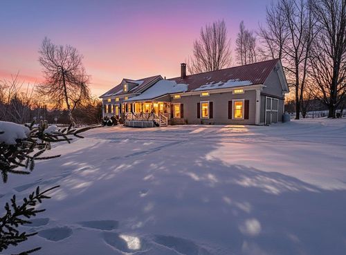 2866 Center Rd, Hyde Park, VT, 05655-9565 | Card Image