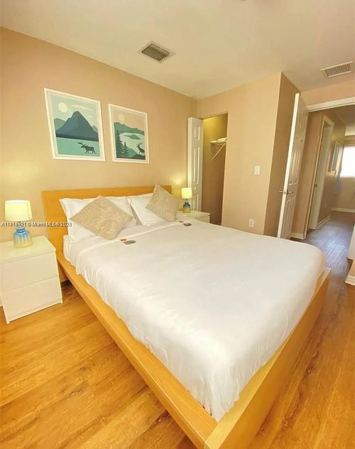 apt-5-821 Sw 2nd St, Miami, FL, 33130-1257 | Card Image