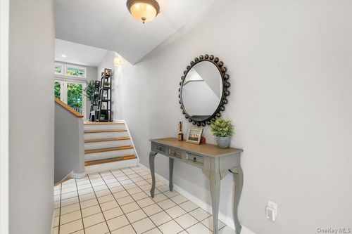 15 Brookridge Ct, Rye Brook, NY, 10573-3439 | Card Image