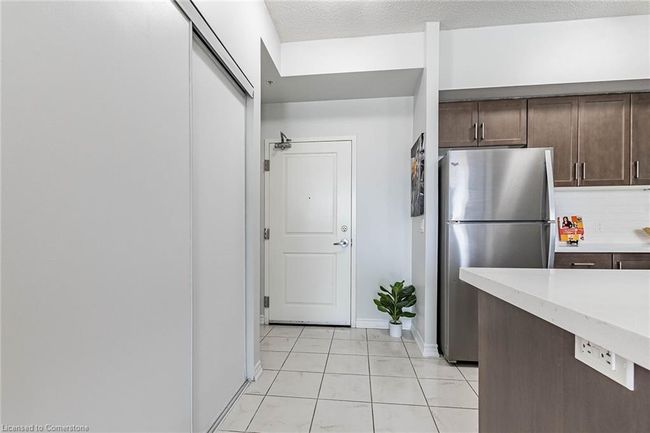 221 - 640 Sauve St, House attached with 2 bedrooms, 2 bathrooms and 1 parking in Milton ON | Image 9