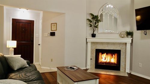 12813 Magnolia Mound Trl, Austin, TX, 78727-6912 | Card Image