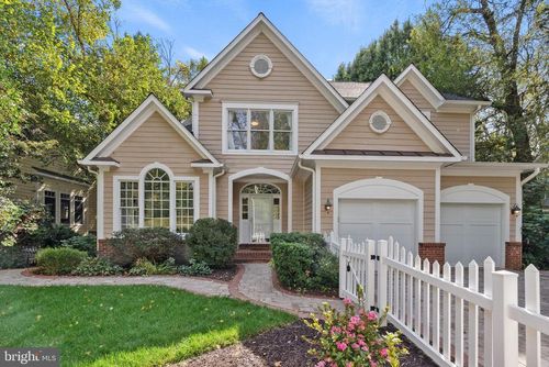 2708 24th St N, ARLINGTON, VA, 22207-4911 | Card Image