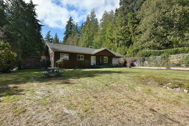 1559 Park Avenue, House other with 2 bedrooms, 2 bathrooms and 4 parking in Roberts Creek BC | Image 3