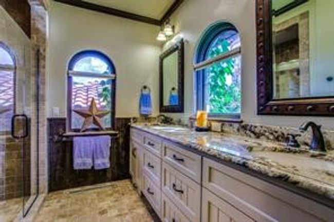 Bunkroom ensuite bath | Image 24